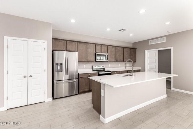 37044 N ALEUTIAN Drive, San Tan Valley, AZ 85143