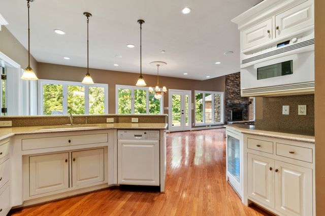 363 Fairway Dr, Clarksville, TN 37043