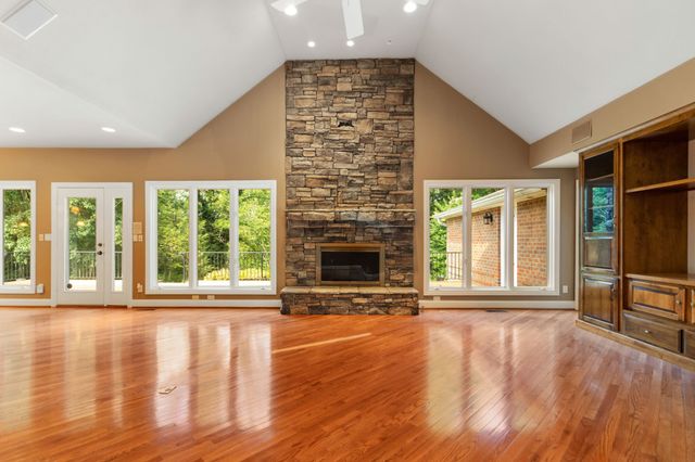 363 Fairway Dr, Clarksville, TN 37043