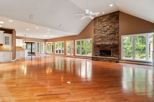 363 Fairway Dr, Clarksville, TN 37043