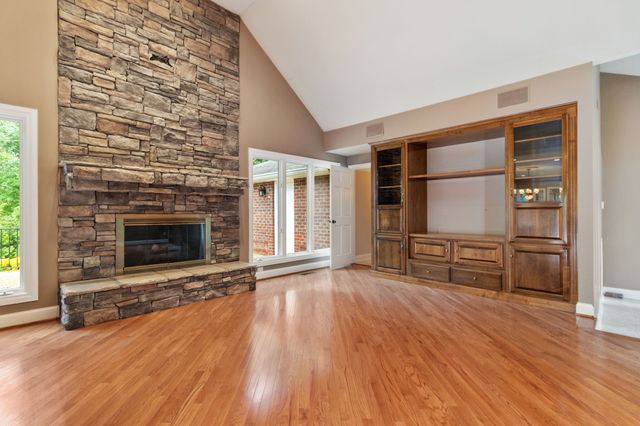 363 Fairway Dr, Clarksville, TN 37043