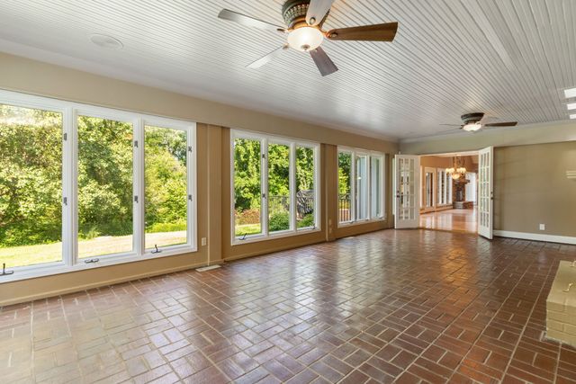 363 Fairway Dr, Clarksville, TN 37043