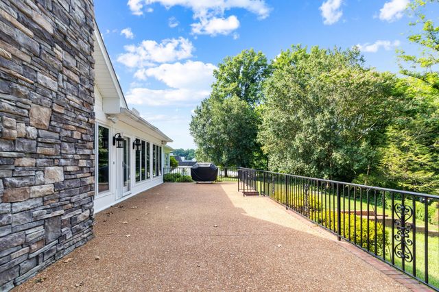 363 Fairway Dr, Clarksville, TN 37043