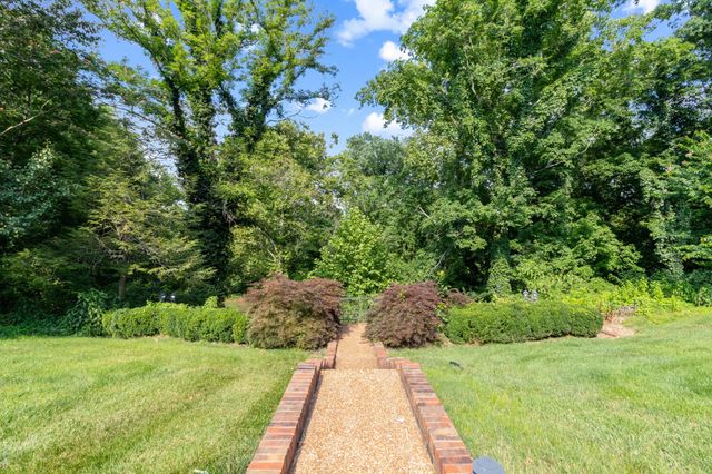 363 Fairway Dr, Clarksville, TN 37043