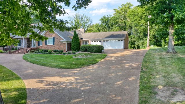 363 Fairway Dr, Clarksville, TN 37043