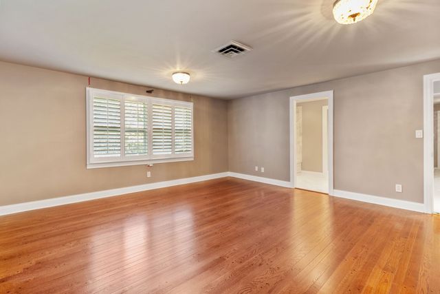 363 Fairway Dr, Clarksville, TN 37043