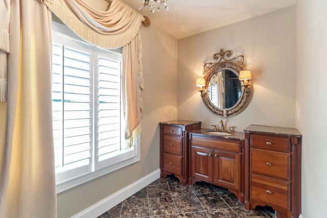363 Fairway Dr, Clarksville, TN 37043