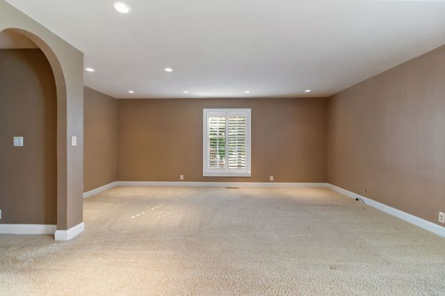 363 Fairway Dr, Clarksville, TN 37043