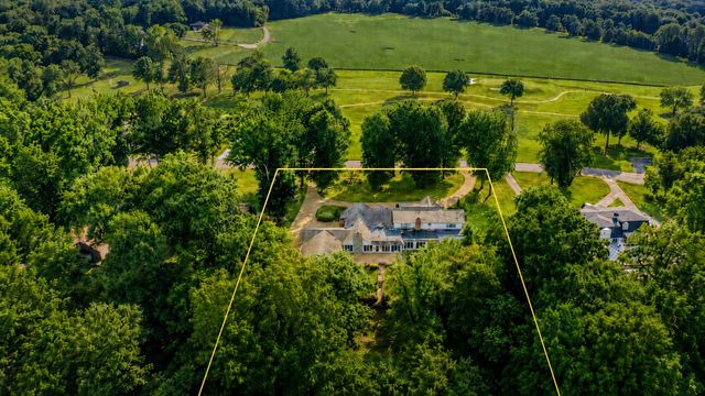 363 Fairway Dr, Clarksville, TN 37043