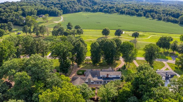 363 Fairway Dr, Clarksville, TN 37043