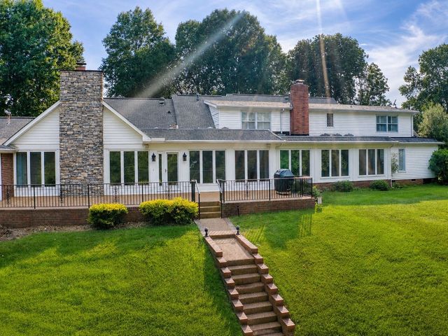 363 Fairway Dr, Clarksville, TN 37043