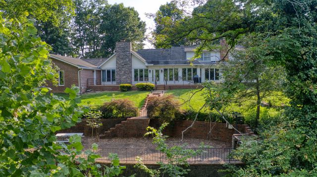 363 Fairway Dr, Clarksville, TN 37043