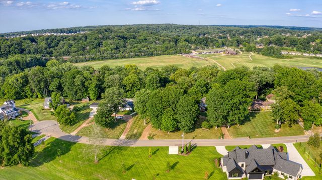 363 Fairway Dr, Clarksville, TN 37043