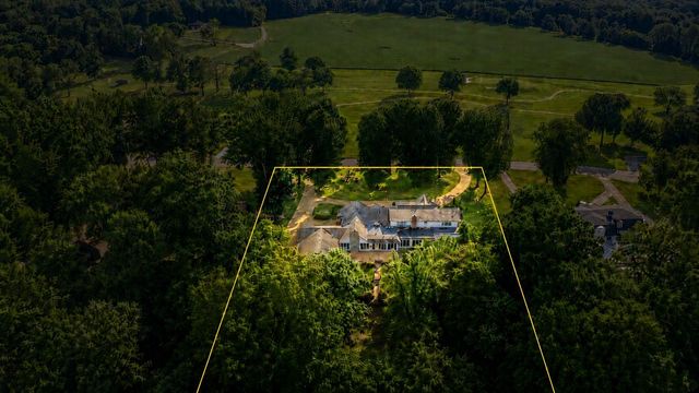 363 Fairway Dr, Clarksville, TN 37043