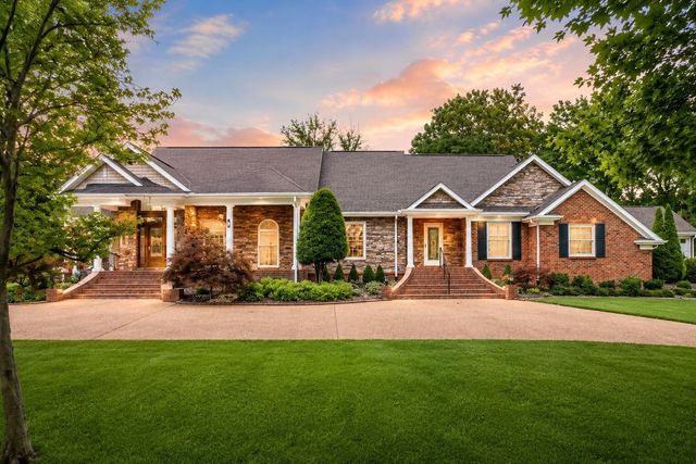 363 Fairway Dr, Clarksville, TN 37043