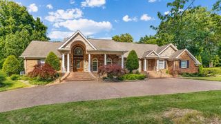 363 Fairway Dr, Clarksville, TN 37043