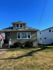 56 Raritan Rd, Linden City, NJ 07036