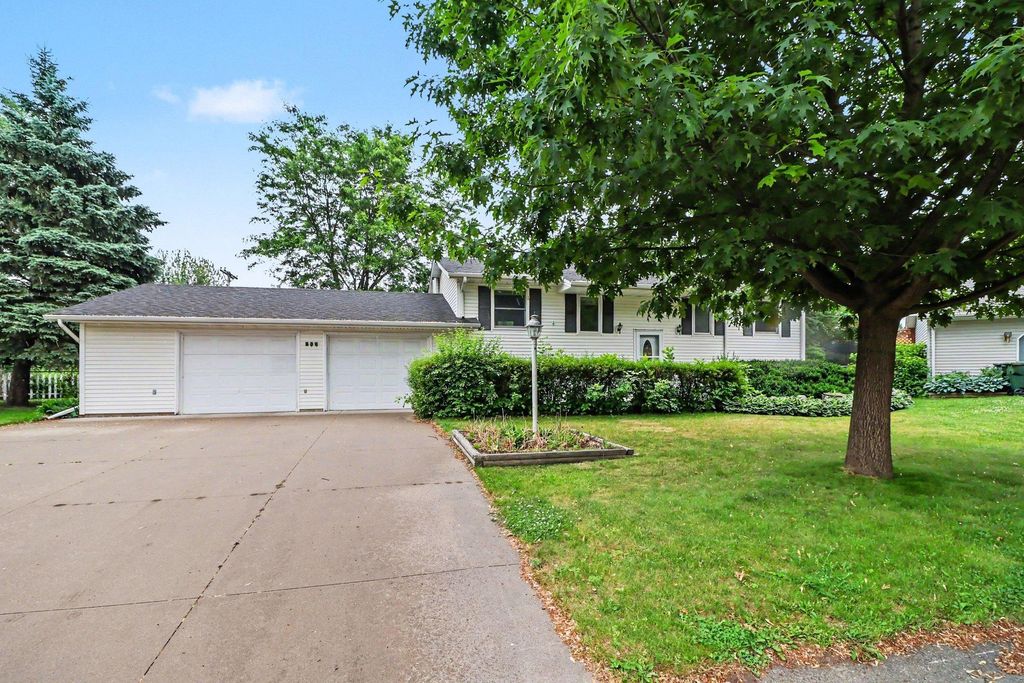 236 Strese Lane, Apple Valley, MN 55124