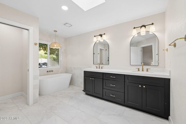 1911 E CLIPPER Court, Gilbert, AZ 85234