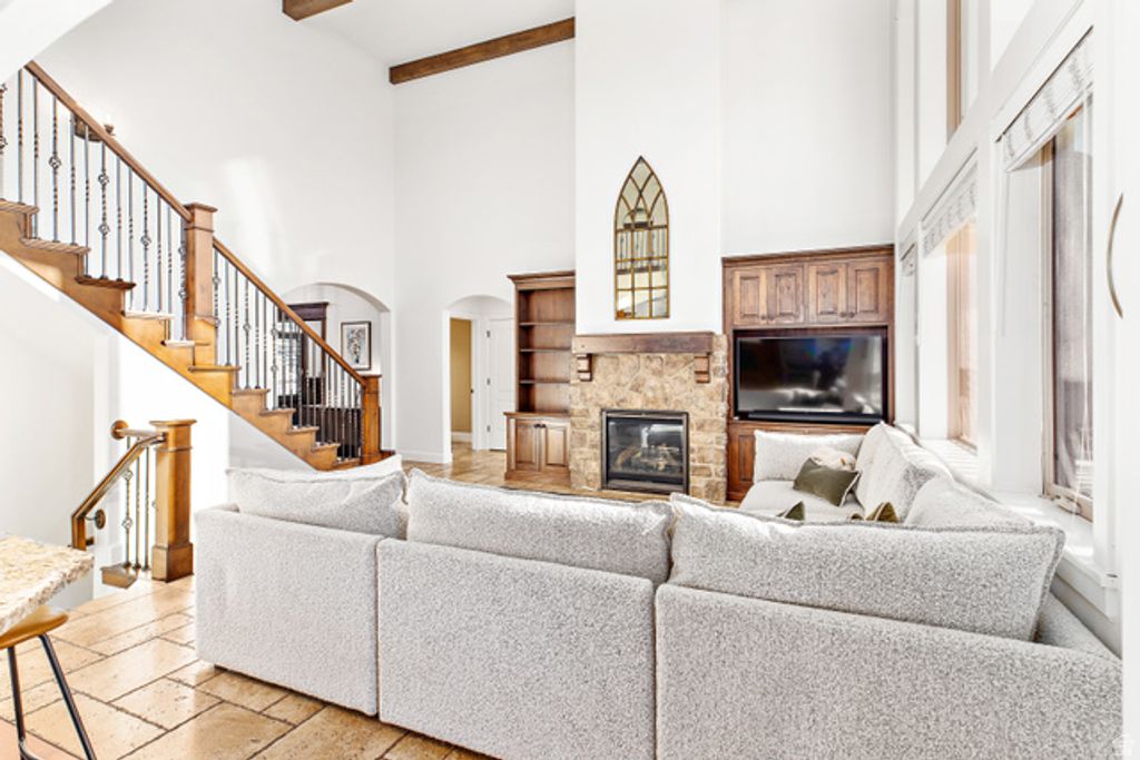 Image 11 of property listing at 151 W GLACIER LILY DR, Alpine, UT 84004