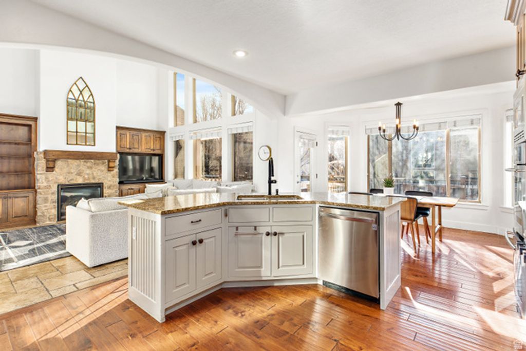 Image 15 of property listing at 151 W GLACIER LILY DR, Alpine, UT 84004