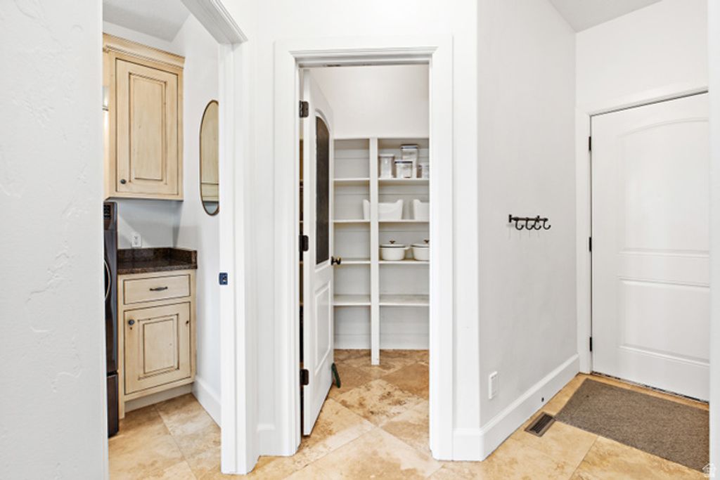 Image 18 of property listing at 151 W GLACIER LILY DR, Alpine, UT 84004
