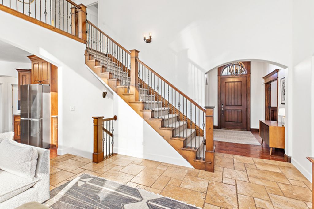 Image 7 of property listing at 151 W GLACIER LILY DR, Alpine, UT 84004