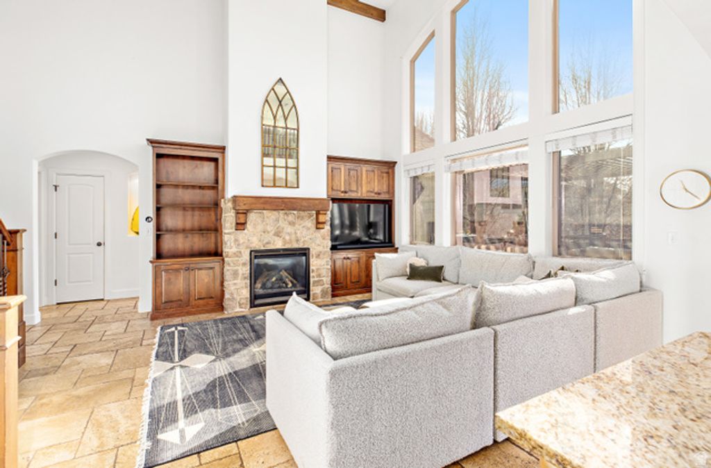 Image 10 of property listing at 151 W GLACIER LILY DR, Alpine, UT 84004
