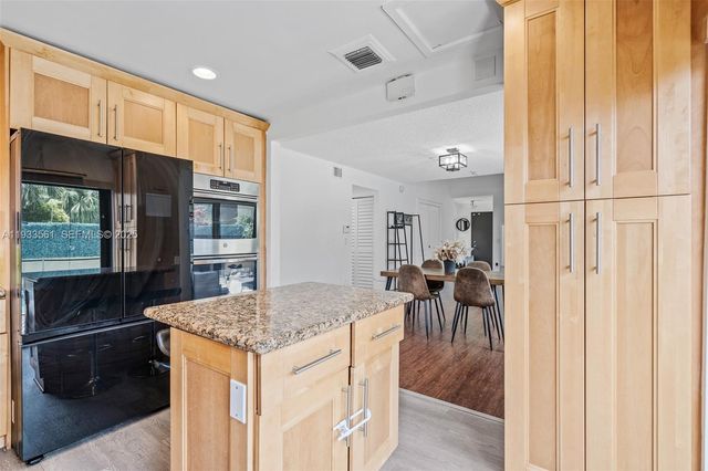 1030 NE 202nd Ter, Miami, FL 33179