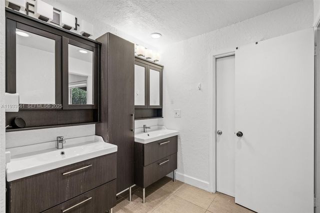 1030 NE 202nd Ter, Miami, FL 33179