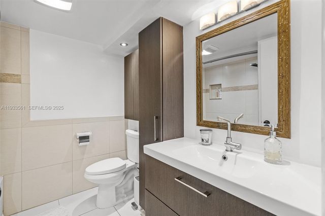 1030 NE 202nd Ter, Miami, FL 33179