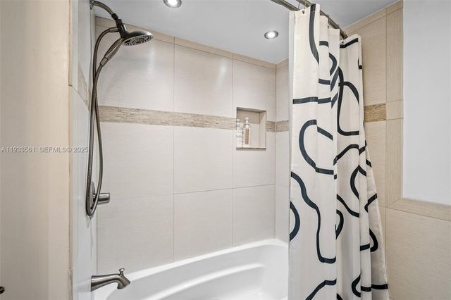 1030 NE 202nd Ter, Miami, FL 33179