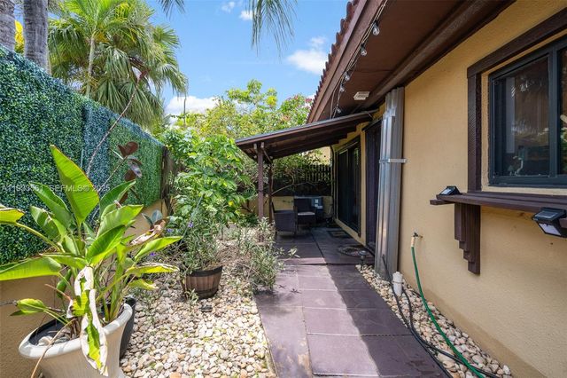 1030 NE 202nd Ter, Miami, FL 33179