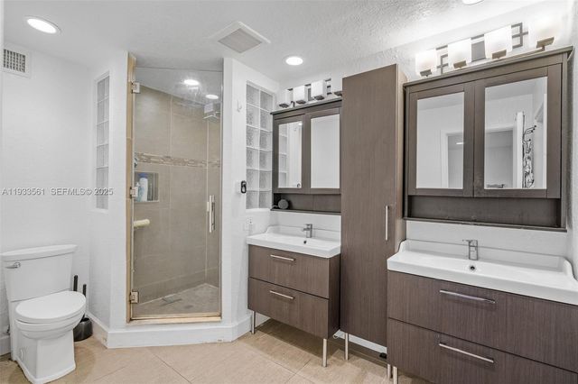 1030 NE 202nd Ter, Miami, FL 33179