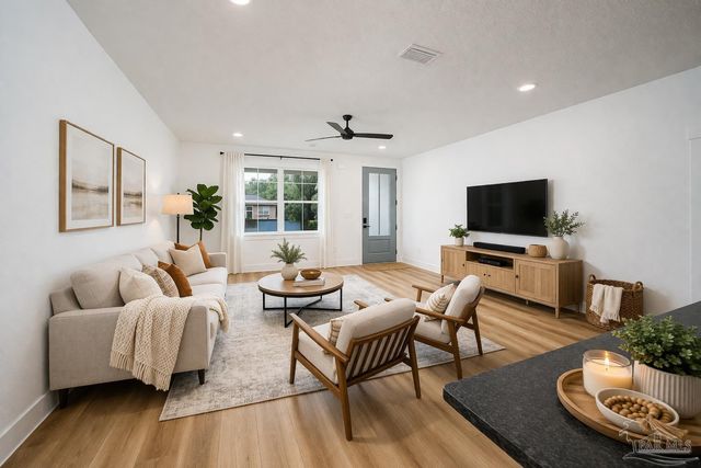 1321 John Carroll Dr, Pensacola, FL 32504