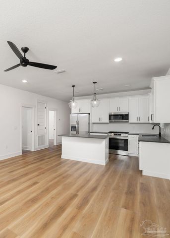 1321 John Carroll Dr, Pensacola, FL 32504