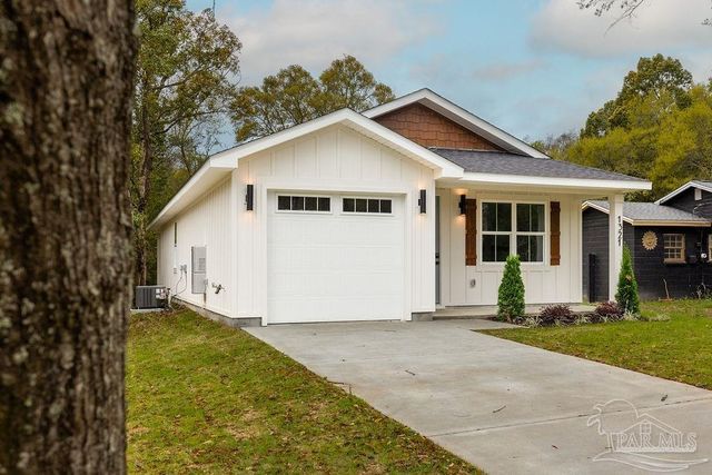 1321 John Carroll Dr, Pensacola, FL 32504