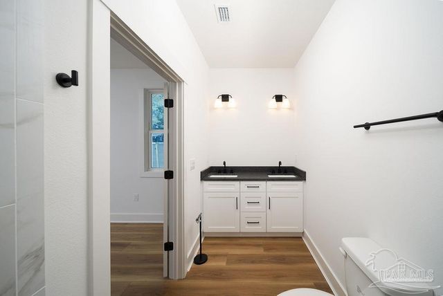 1321 John Carroll Dr, Pensacola, FL 32504