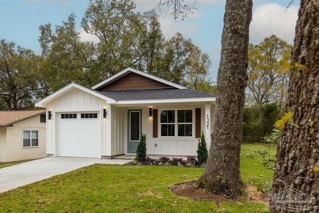 1321 John Carroll Dr, Pensacola, FL 32504