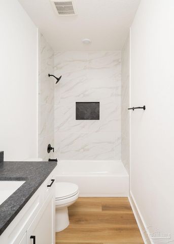 1321 John Carroll Dr, Pensacola, FL 32504