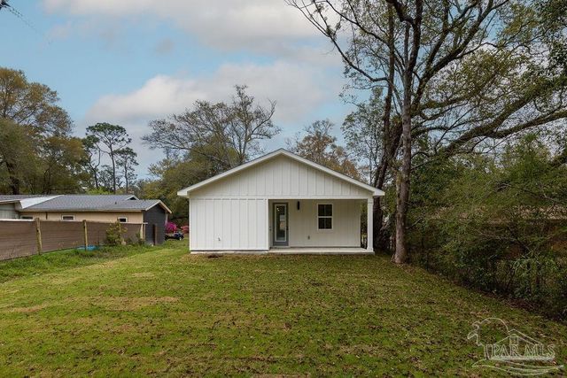 1321 John Carroll Dr, Pensacola, FL 32504