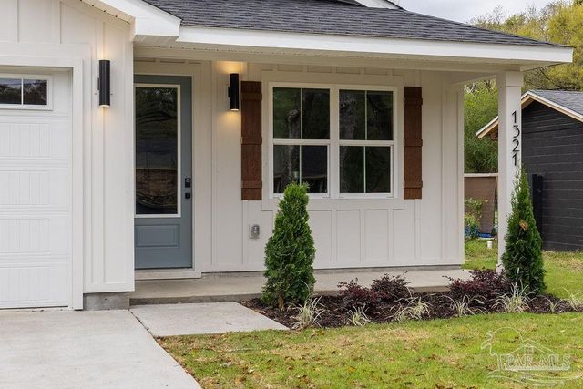 1321 John Carroll Dr, Pensacola, FL 32504