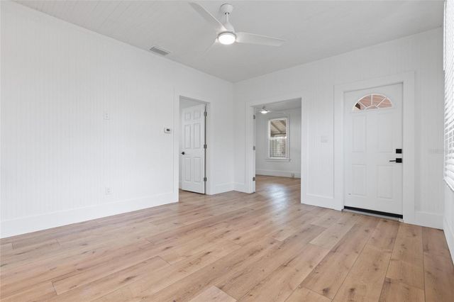 136 N RING AVENUE, Tarpon Springs, FL 34689