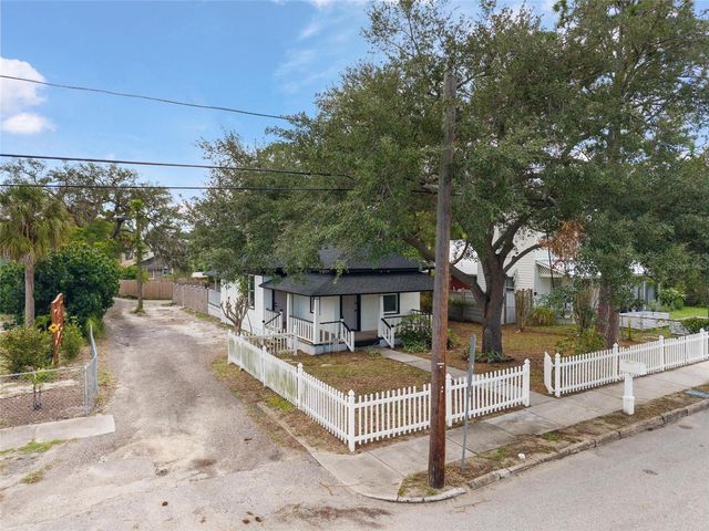136 N RING AVENUE, Tarpon Springs, FL 34689