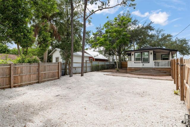 136 N RING AVENUE, Tarpon Springs, FL 34689