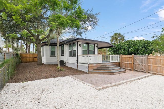 136 N RING AVENUE, Tarpon Springs, FL 34689