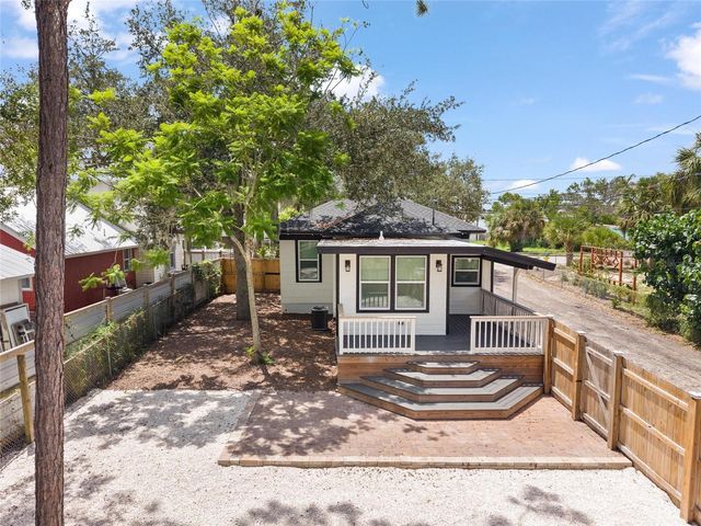 136 N RING AVENUE, Tarpon Springs, FL 34689