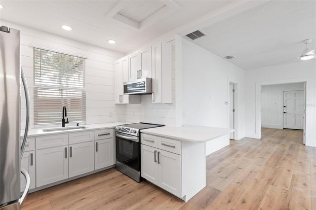 136 N RING AVENUE, Tarpon Springs, FL 34689