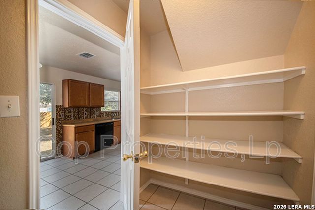 518 Reba, San Antonio, TX 78109