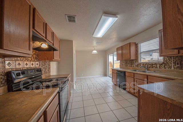 518 Reba, San Antonio, TX 78109